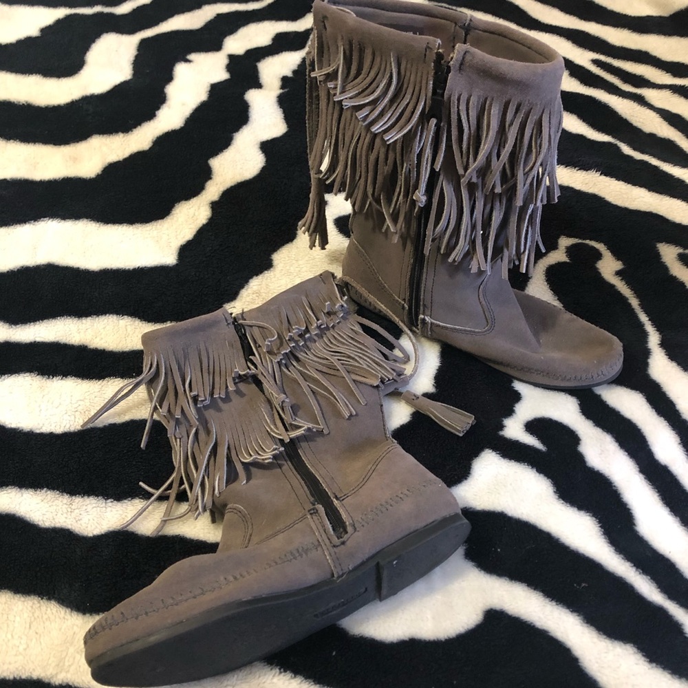 Minnetonka Grey Suede boots size 10